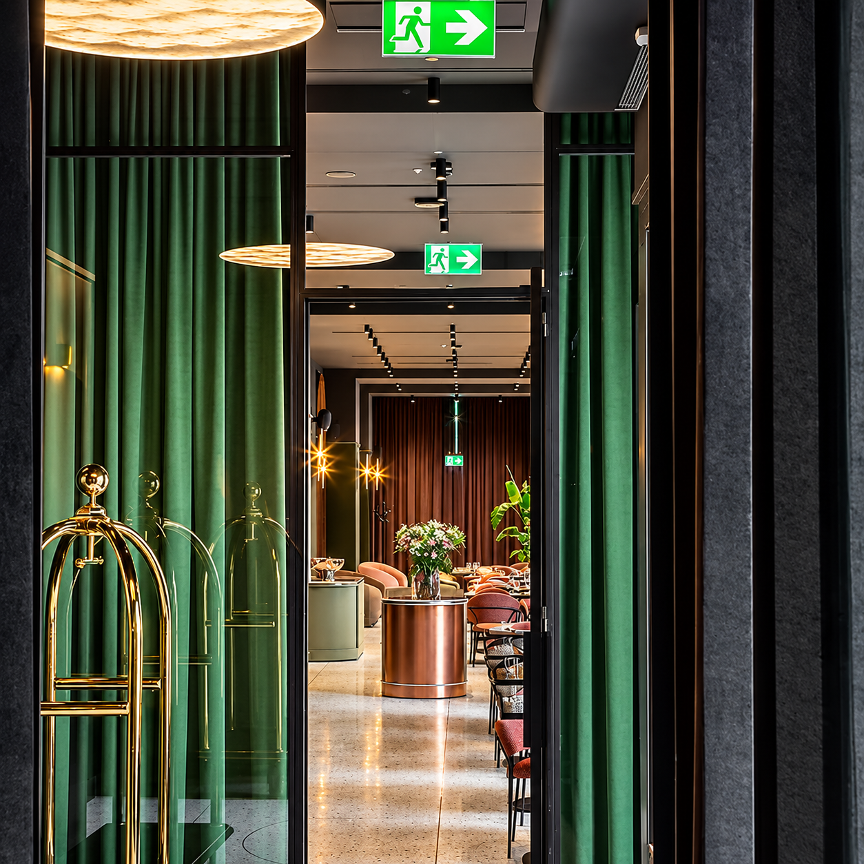 FLOS design világítás katalógusa prémium lámpakollekciókkal